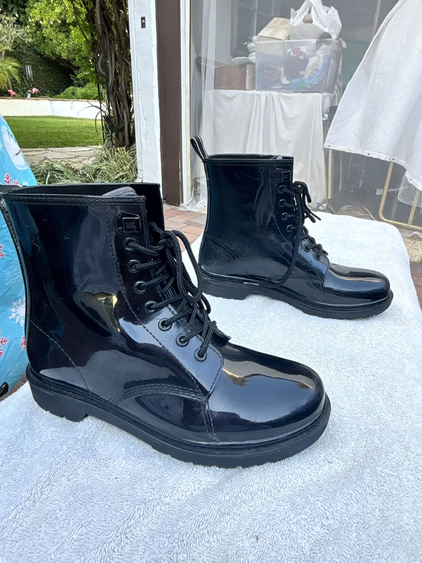 Michael Kors Size 9 black rubber hightop boots lace ups