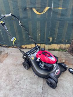 BRAND NEW LAWNMOWER HONDA HRN-216 WITH BLADE CONTROL SYSTEM- YOU CAN STOP OR ENGAGE BLADE WHEN YOU NEED IT . IT IS ALSO GREAT SAFETY FEATURE. THE LAWN