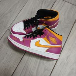 Jordan 1 Mid (La Familia)