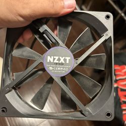 selling 140 mm nzxt pc fan 