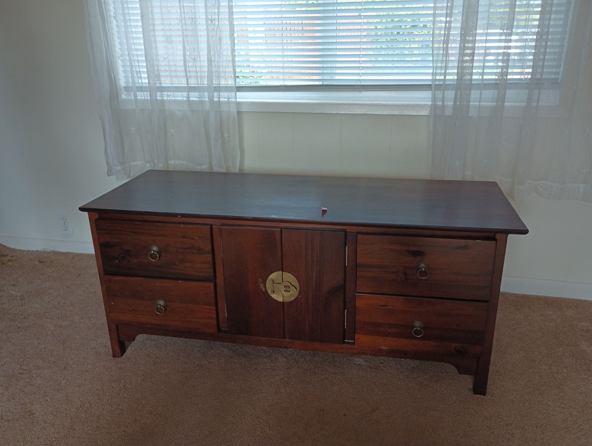 Entertainment stand