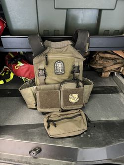 Plate Carrier / Placards / Pouches