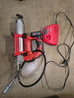 Milwaukee M12 Cordless Grease Gun