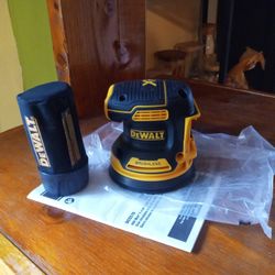 DeWalt  20 V New XR.  Sander. 