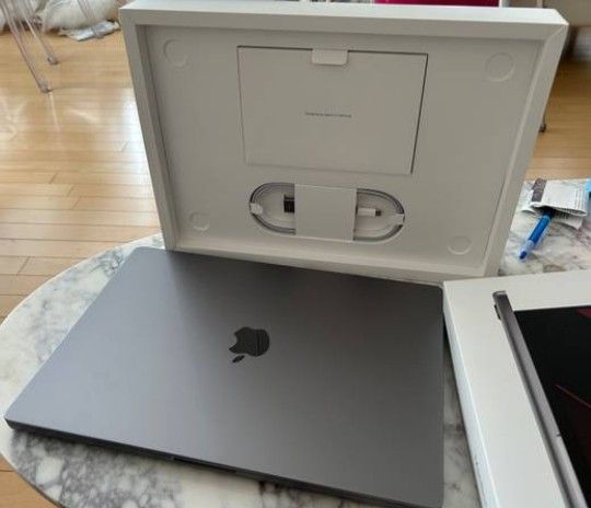 M2 16" MacBook Pro 8TB