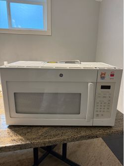 Microwave GE white