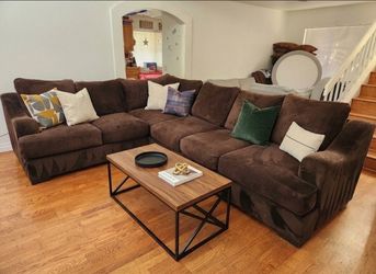 Large Ashley Furniture Sectional Like New!