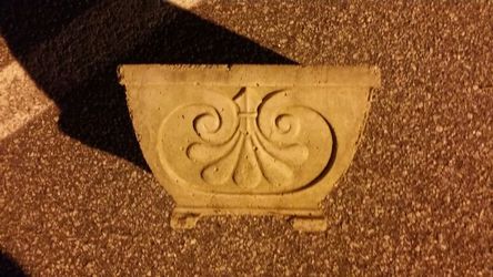 Heavy concrete planter ( Only 1 available )