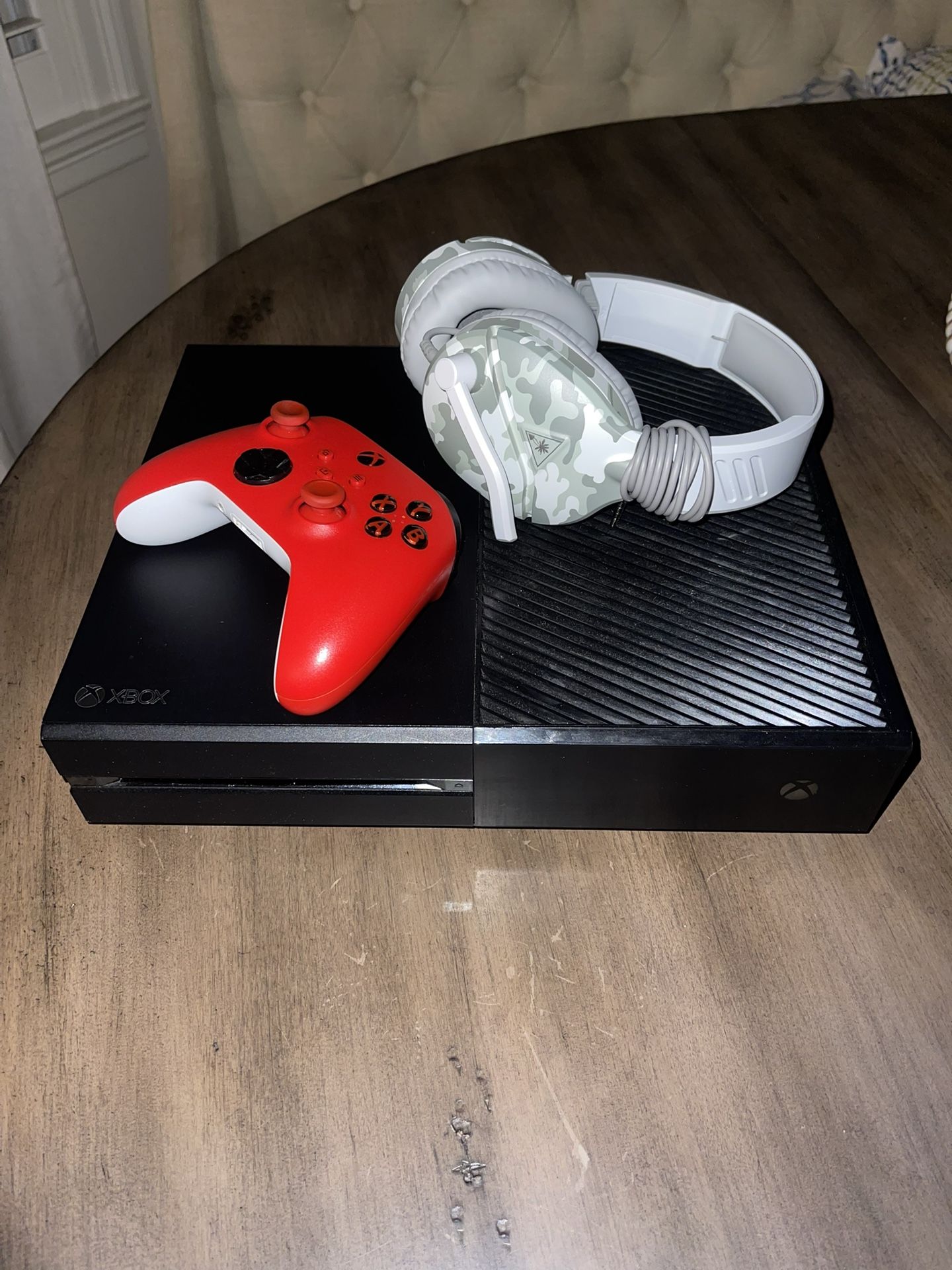 Xbox One w/ Headset and Controller