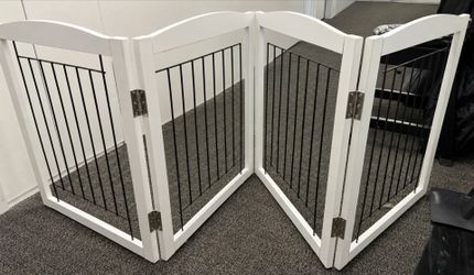 4-panel freestanding pet gate/dog fence