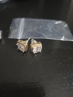 9 Pieces of Jewelry