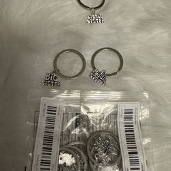 Christmas Gifts🎄❤️ Siblings Set 3 Keychains $2