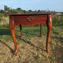 Queen Anne Style End Table 