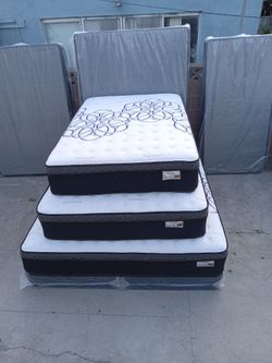 Full Size Mattress Pillow Top 12" Thick.    Brand New Mattress.     Delivery Available.    Same Day Delivery 