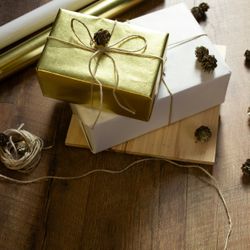 Professional Gift Wrapping Service – Holiday, Birthday, Events | Fast & Affordable 
