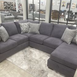 🛋️ Modern Sectional Sofa – Great Deal