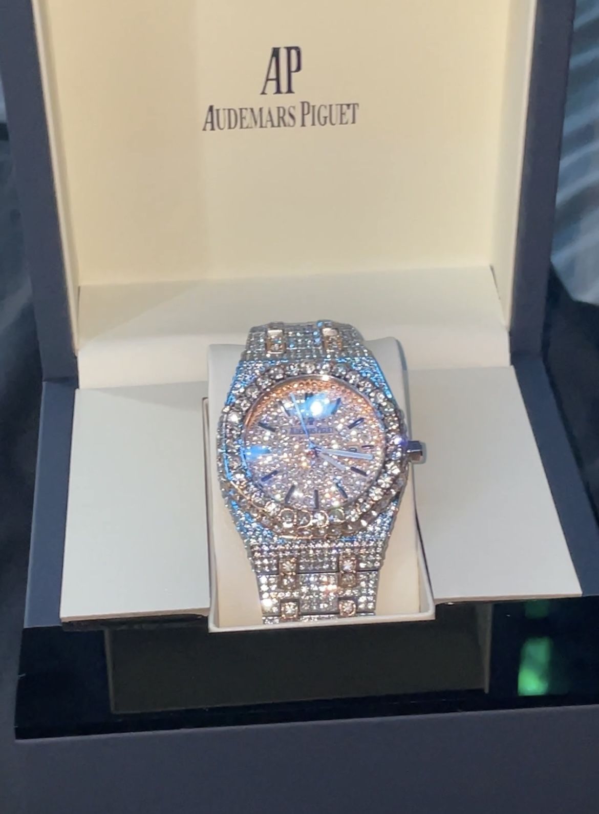 A P Watch - VVS Bus Down (With Box)