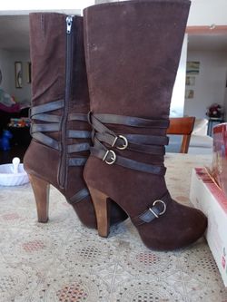 Women's Boots Size 7 And 1/2