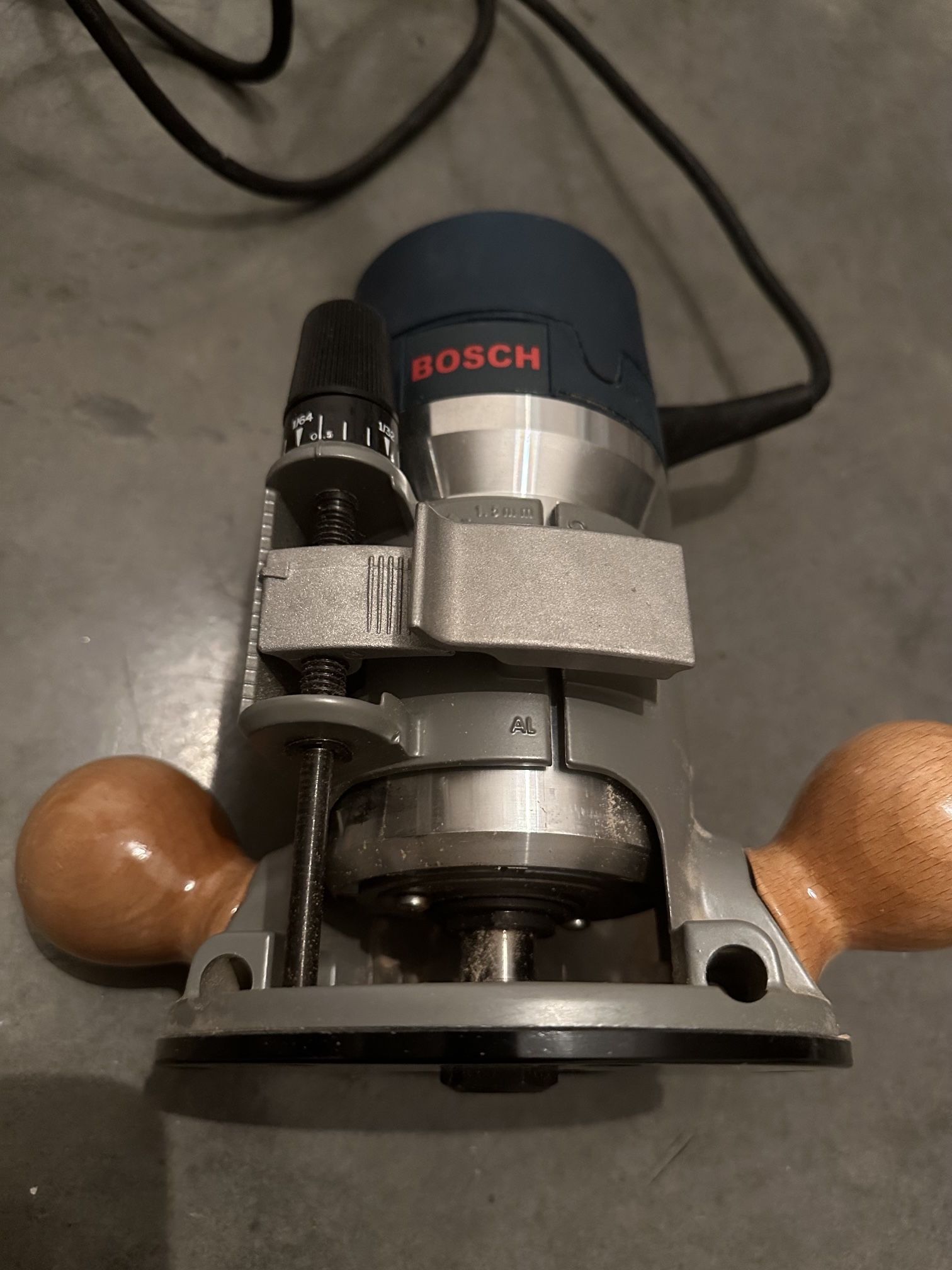 Bosch 1617EVS 2.25 HP FixedBase Router w/ Bits for Sale in Portland