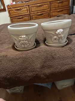 $10 Pair of clay flower pots 8.5wide7.5 length