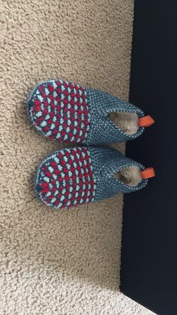 Kids bombas slippers size T8-10