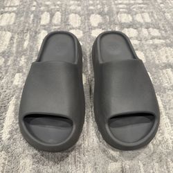 Yeezy Slides Granite Size 10