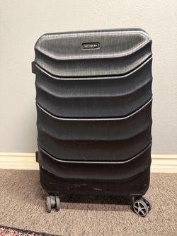 Samsonite 24-Inch Checked Spinner Luggage – Used Once