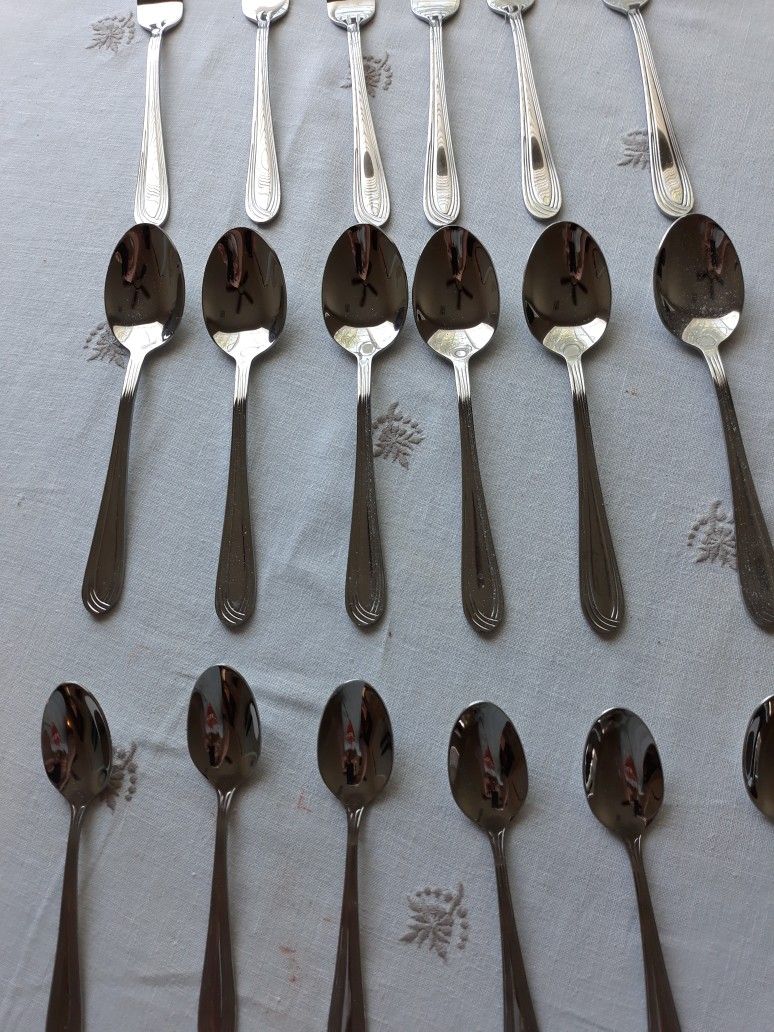 NEW AVALON 24 PIECE STAINLESS FLATWARE