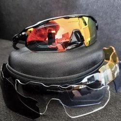 🍀 New Oakleys  Box, Pouch Cloth All Included 🍀