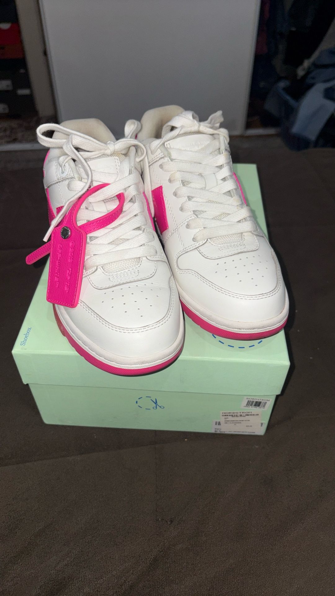 Off White Sz 37