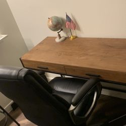 Nice Wood Desk And Leather Computer Chair 