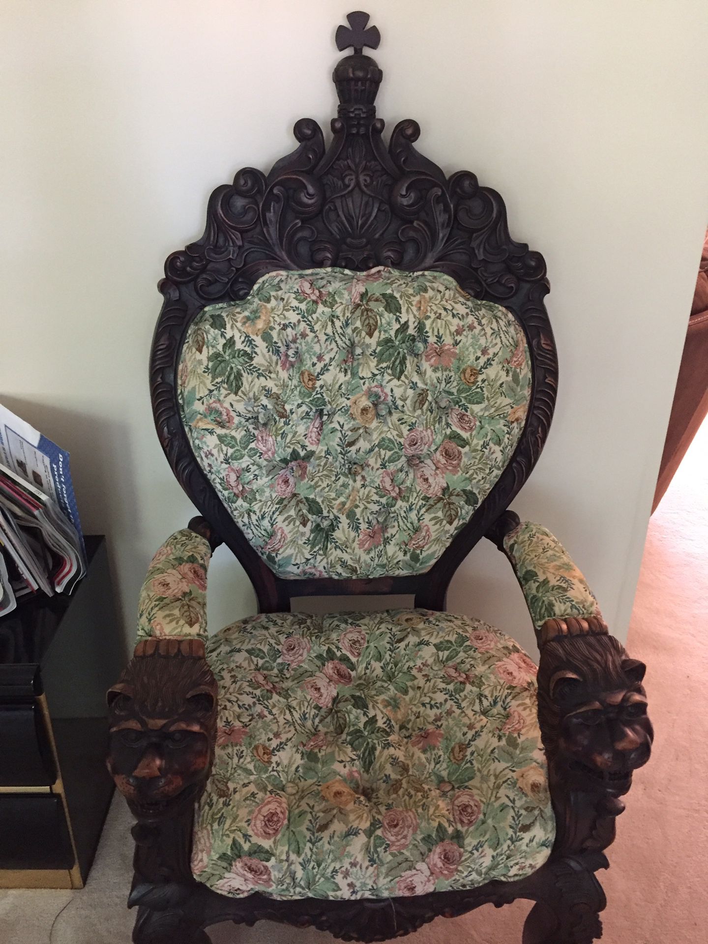Chair (king crown)