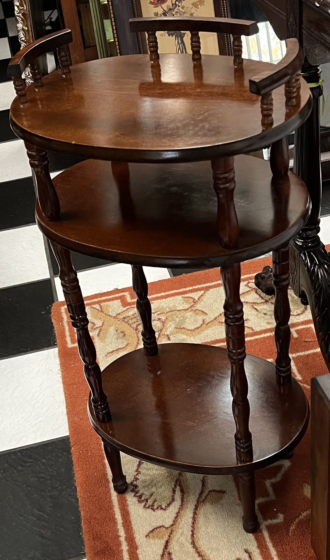 Antique Mahogany 3-Tier Accent Table/Side Table.