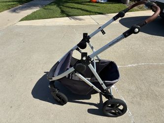 Mockingbird Stroller (base frame only) with dust bag $30