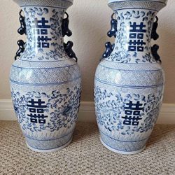 2️⃣ Chinese Porcelain Vases 