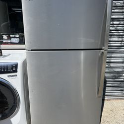 33”in WIDE REFRIGERTAOR (NEW) WHIRLPOOL