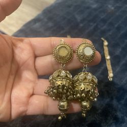 Earrings/ Jhumka
