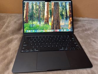 Late. 2022 MacBook Air 13”. M2 chip /8Gb ram /256 ssd