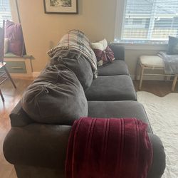 Couch/Sofa With Pull Out Bed 