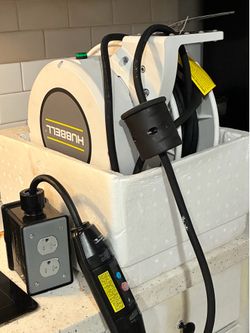 Hubbell extension cord reel