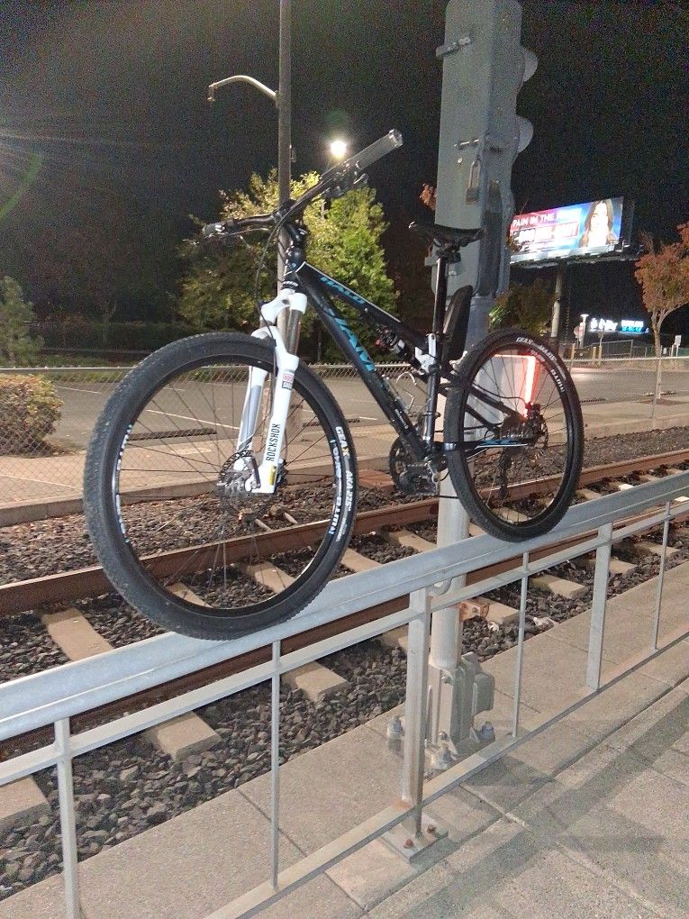 Jamisfull Suspension https://offerup.com/redirect/?o=TXRuLmJpa2U=