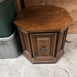 2 Matching Side Tables 