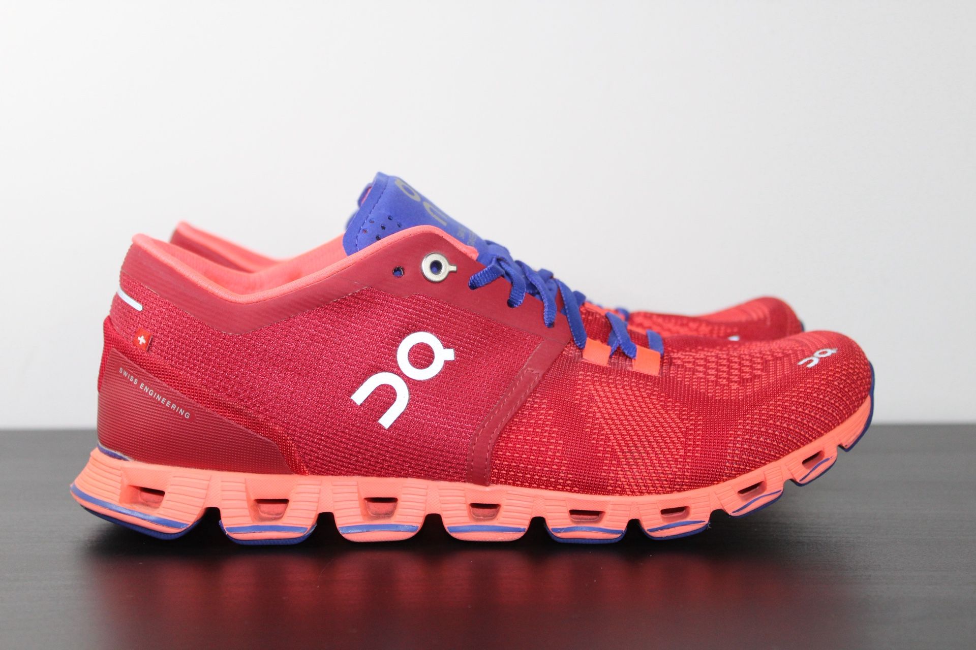 On Cloud Womens Cloud X Red Flash Running Shoes Sneakers Size 8.5