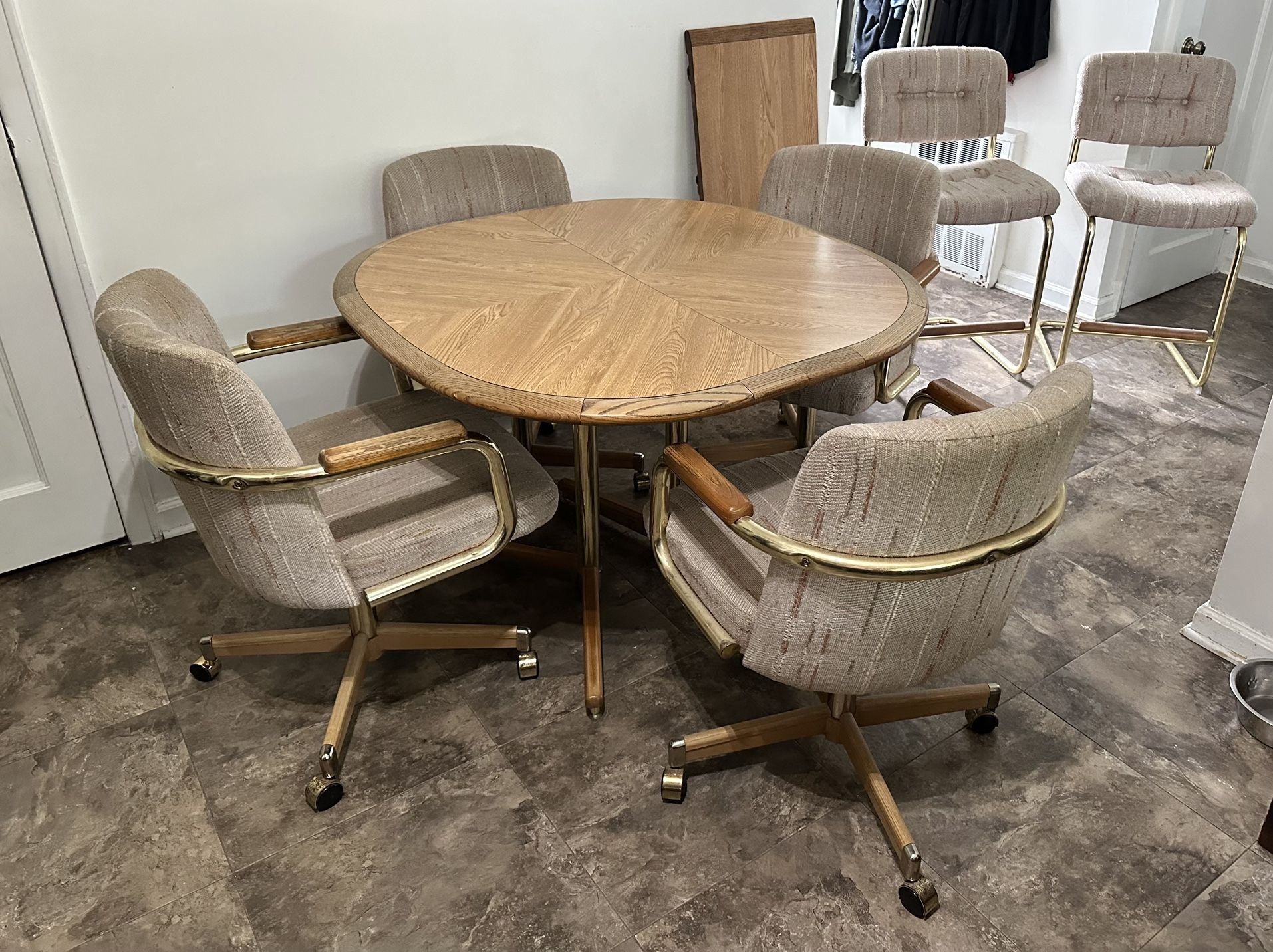 MCM 42” Vintage Wood & Brass Table, 4 Rolling Dining Chairs, 2 Stools, Table Leaf