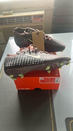 Nike soccer cleats 9.5
