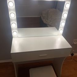 Vanity Desk With Chair 