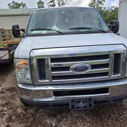 2013 Ford Econoline V8