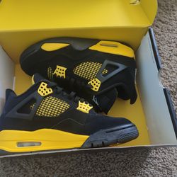 Air Jordan 4 Retro Black And Yellow
