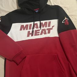 Miami Heat Men’s Black Hoodie Sweater (Small)