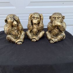 See No evil monkeys statue